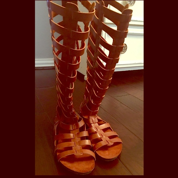 MIA GLADIATOR SANDALS SIZE 8!! ONLY WORN ONCE!!!!