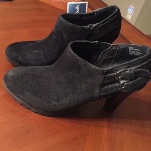 White mountain booties