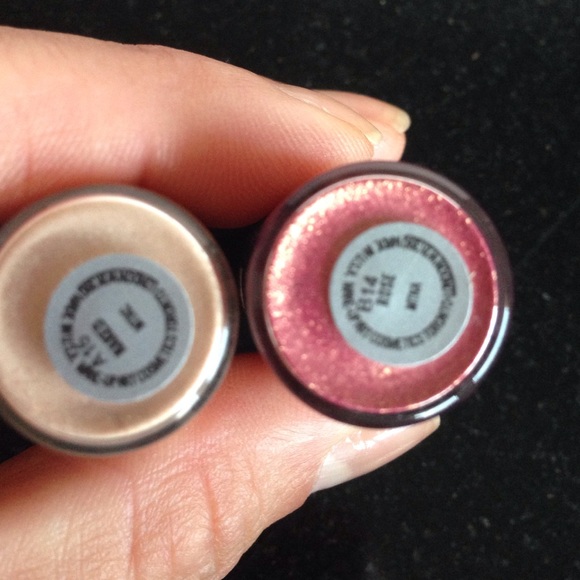 Mac Cosmetics - Picture 2 of 2