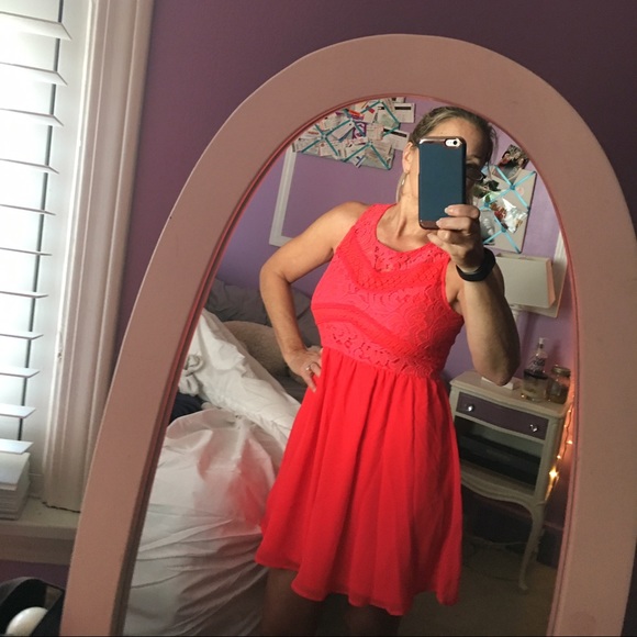 Dress - Picture 3 of 4