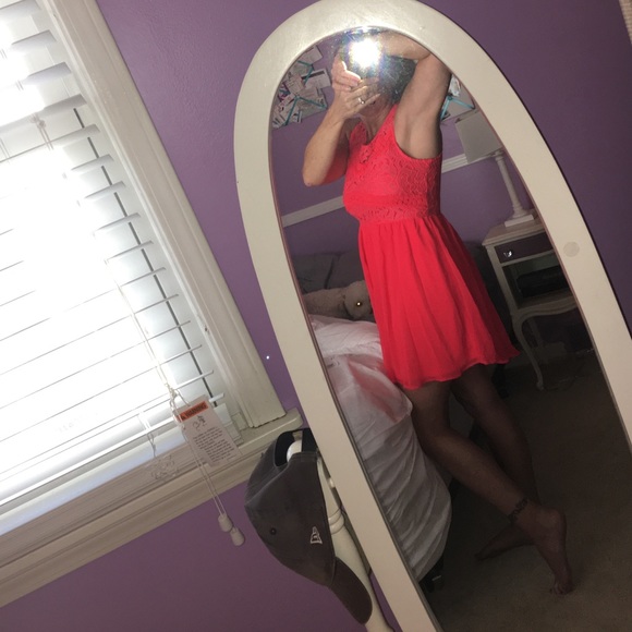 Dress - Picture 4 of 4