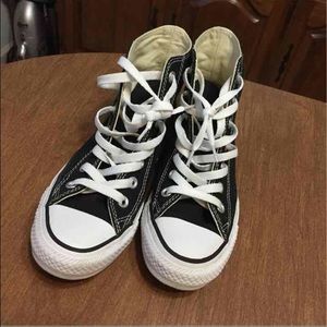 Black high top converse, size 6, barely worn