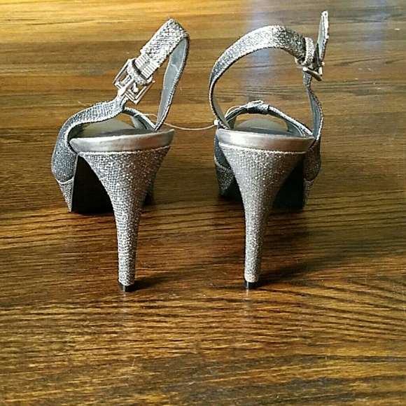 Guess - Picture 2 of 3