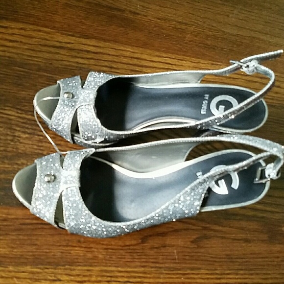 Guess - Picture 3 of 3