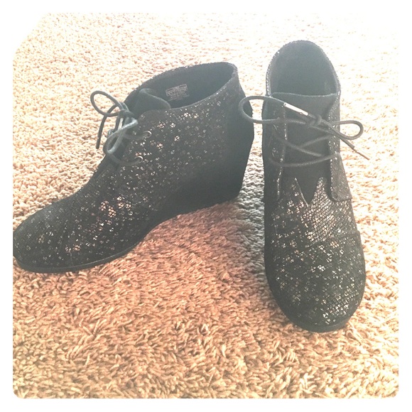 Toms wedge booties