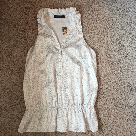 Sleeveless blouse.