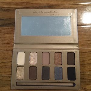 Stila in the light eyeshadow palette