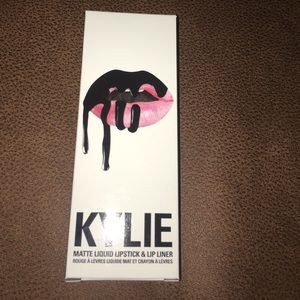 Kylie jenner 🏴⚫️🌚😈never used!