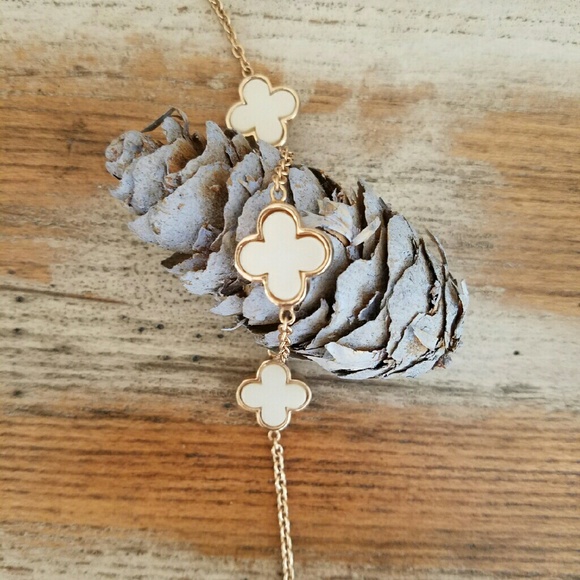 Rose Gold Pearl Bracelette - Picture 2 of 3