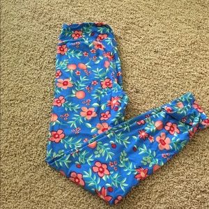 LuLaRoe OS Hawaiian leggings