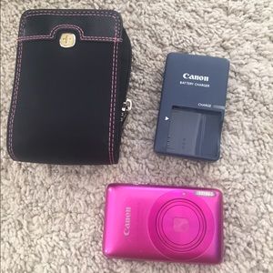 Canon PowerShot digital camera with charger & case