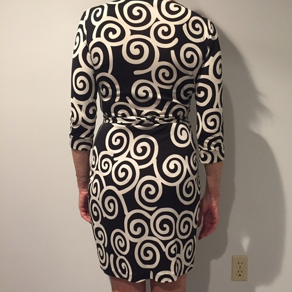 Dvf Classic Wrap Dress - image 4