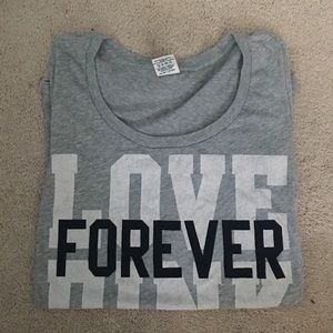 Victoria's Secret. T-shirt "Love forever Pink"