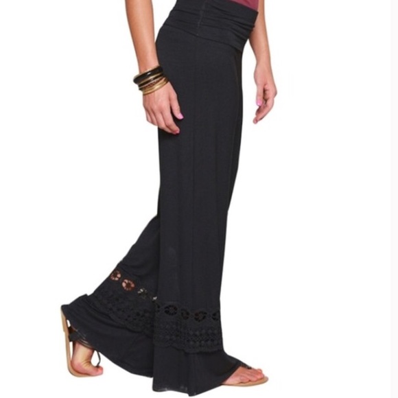 Boutique Pants - HP 08/15/16 NEW! Black Yoga Pants w/ Crochet Inset