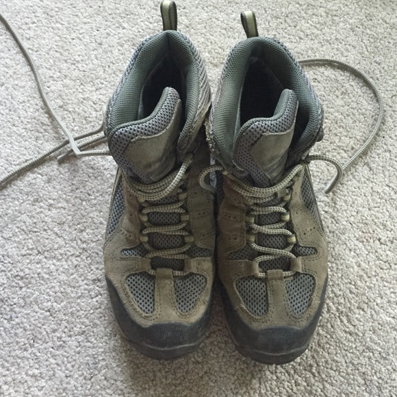 Vasque vibram grey hiking boots