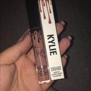 \ RESERVED UNTIL 7/30 \ Kylie Jenner- DOLCE K