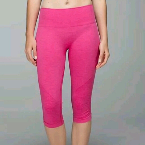 NWT Lulu In the Flow Crop