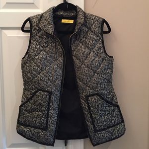 Never been worn Dee Elle vest!!
