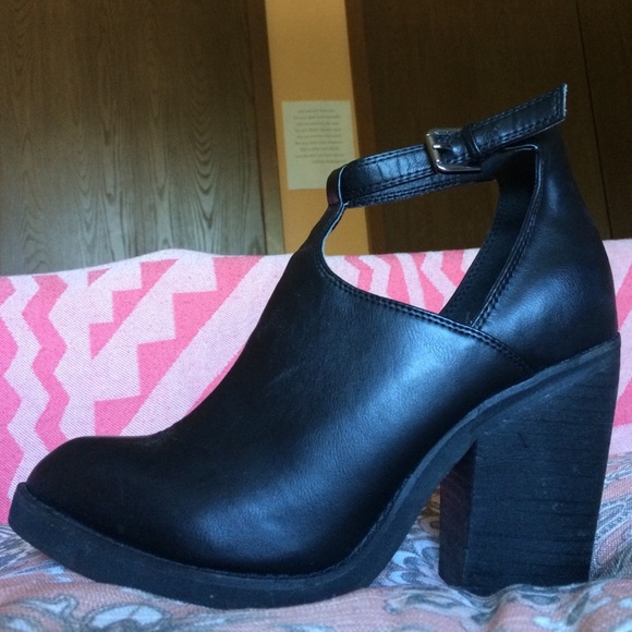 Deena & Ozzy Shoes - Deena & Ozzy black leather heels