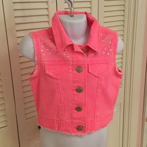 💥HP💥Cute hot pink denim vest with silver studs.