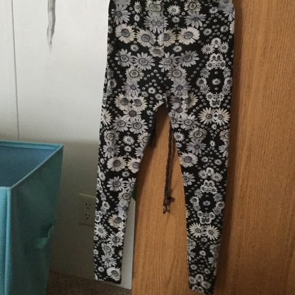 Super cute super soft leggings