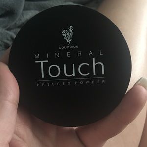 Younique Mineral Touch powder foundation- Cashmere