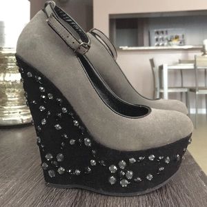 Super tall black and grey wedges !
