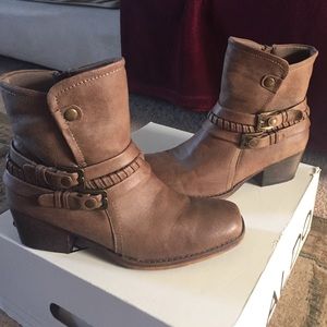 Western-Vibe Ankle Boots