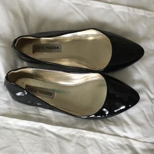 STEVE MADDEN BLACK PATENT FLATS