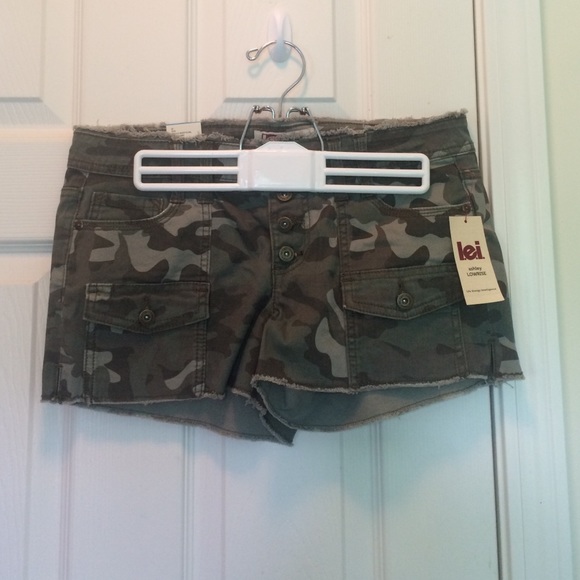 *NWT* L.E.I. Camo Shorts