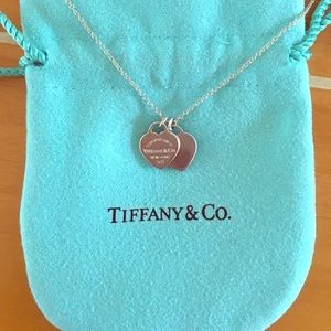 RETURN TO TIFFANY®
MINI DOUBLE HEARTTAG PENDANT
