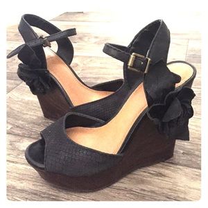 GB wedge sandals