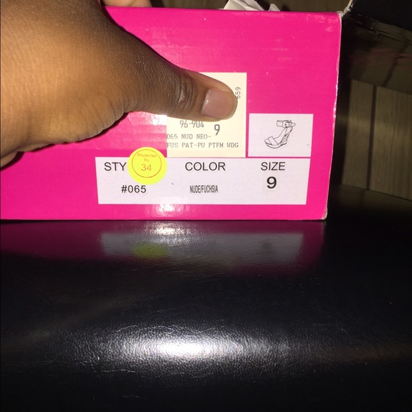 Wedge sandals - Picture 2 of 4