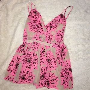 ❤️SOLD❤️NWOT Open Back Romper