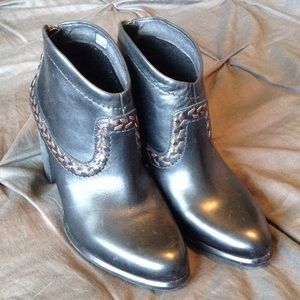 Ugg size 9 "charlotte" boot