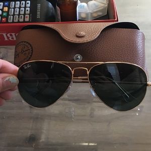 Ray ban aviators! Comes with case!