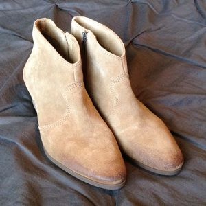 Vince camuto size 9.5