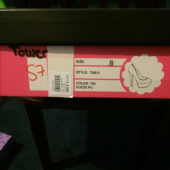 Faux Suede Platform Pumps - Picture 2 of 4