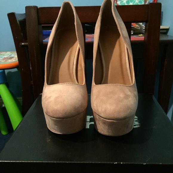 Faux Suede Platform Pumps - Picture 3 of 4