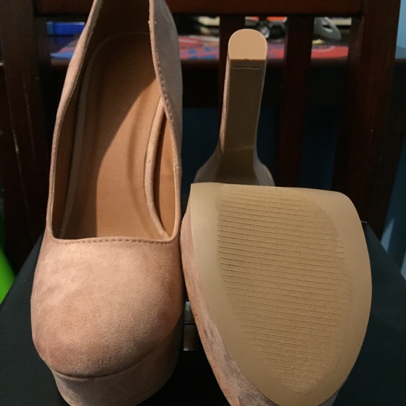 Faux Suede Platform Pumps - Picture 4 of 4