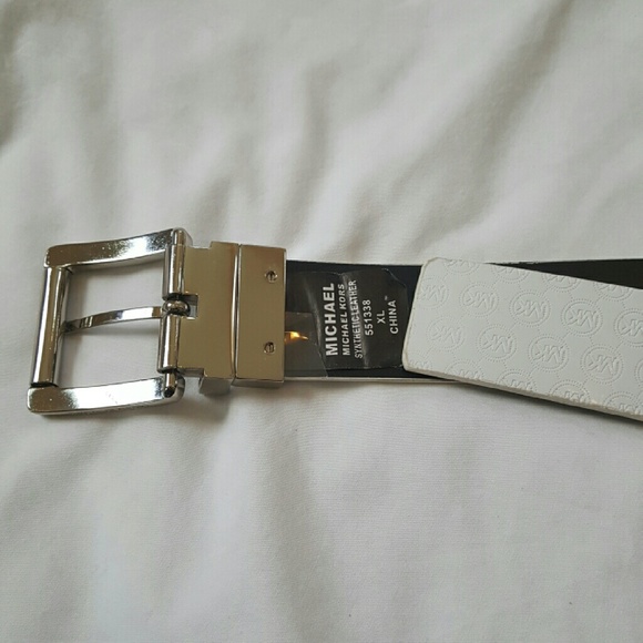 ๐ซSOLD๐ซ Authentic Michael Kors Reversible Belt - Picture 4 of 4