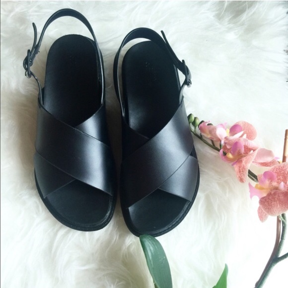 NWB Urban Outfitters black sandals - Picture 3 of 4