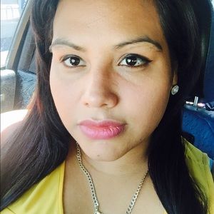 Meet your Posher, Ana