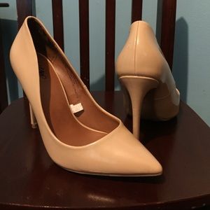 Nude Pumps!