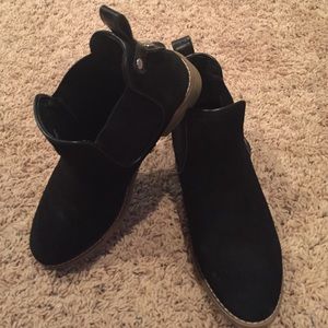 Black Skechers booties
