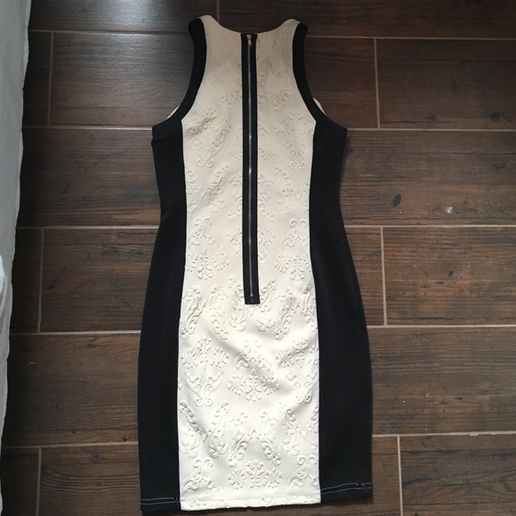 Cream and Black Cocktail Dress with mock necklace - Picture 2 of 4