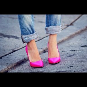 Fab Pour la Victoire pink satin pumps