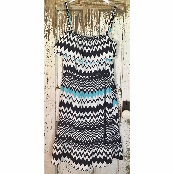 💙⭐️ CHEVRON NAVY/WHITE DRESS ⭐️💙