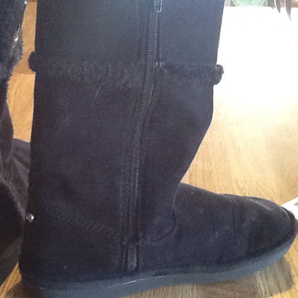 Boots - Picture 3 of 4