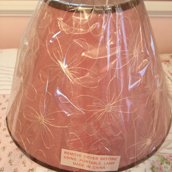 🎉Sale🎉 Daniella Lamp - Picture 2 of 3